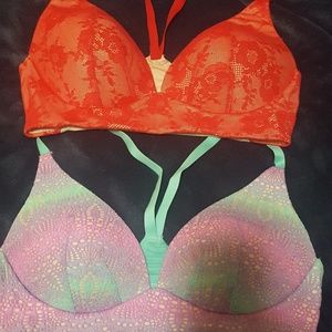 2 Victoria Secret Wireless Bras Sz 36C
